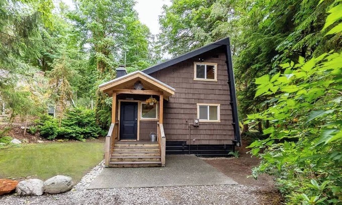Verlot Cabina | NWPADS-Verlot River Cabin - Hot Tub-Firepit-Beach