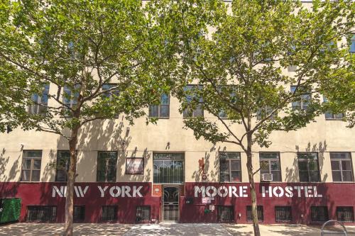 East Williamsburg Hostal | NY Moore Hostel