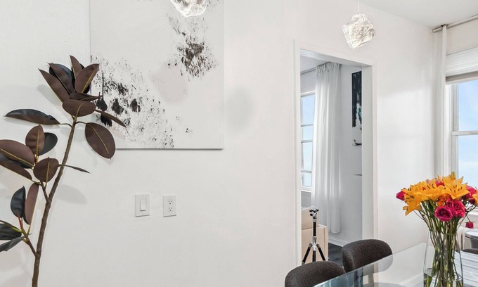 Southeast Yonkers Casa | NY Prime Luxury Escape with KING Bed and Easy Parking!