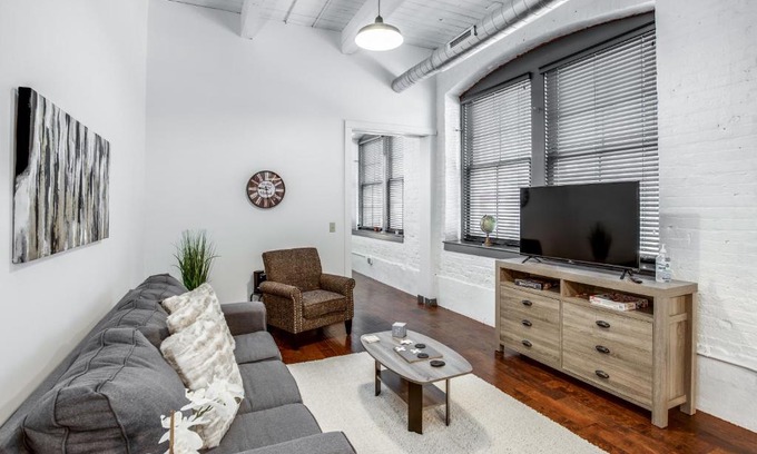 Rochester Apartamento | NY Style Centric Loft with King Bed by Park ave