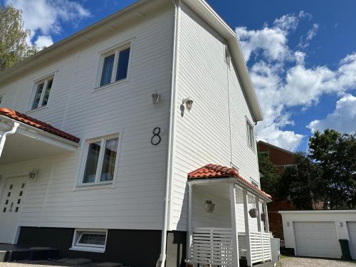 Gavle Apartamento | Nyrenoverat boende i villaområde