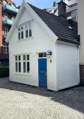 Sentrum Villa | Nyrenovert Bergenshus med 2 leiligheter - rolig smau i hjertet av Bergen