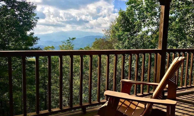 Apple Ridge Cabina | O'Connors Retreat - Blowing Rock, Hot tub Secluded acreage, fabulous views