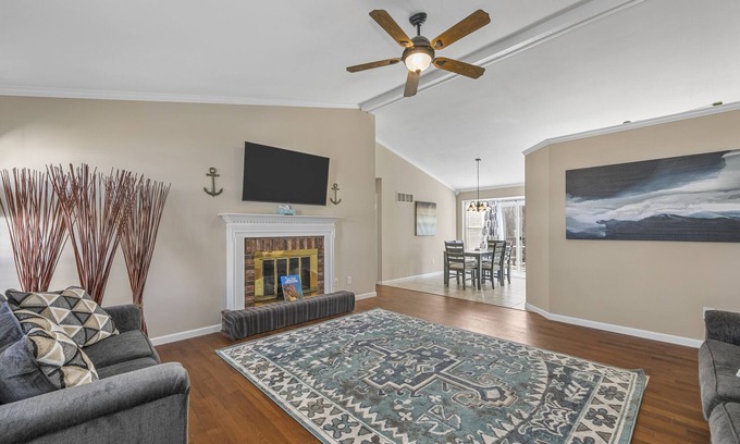 O'Fallon Casa | O'Fallon Edge Oasis- 4bd/3bt, Wooded Backyard, Office, Great Family Getaway