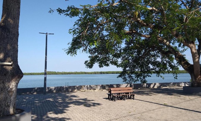 Caravelas Casa | O Paraíso é Aqui Abrolhos - Suíte privativa, cama de casal, ar condicionado e TV - Café da manhã de frente para o mar