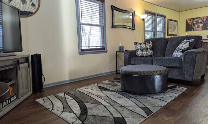 Ottumwa Casa | O Town Quiet Cozy Cottage