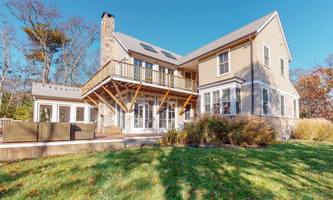 Lagoon Heights Casa | Oak Bluffs Bliss | Beautiful Getaway | Home Theater