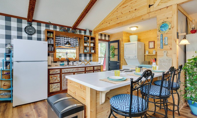 Tranquil Harbour Cabaña | Oak Island Vacation Rental w/ Decks, Walk to Beach