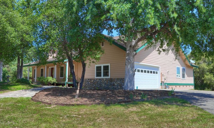 North Fork Apartamento | Oak Junction Lodge with Amazing views 4/3 2700+ SF