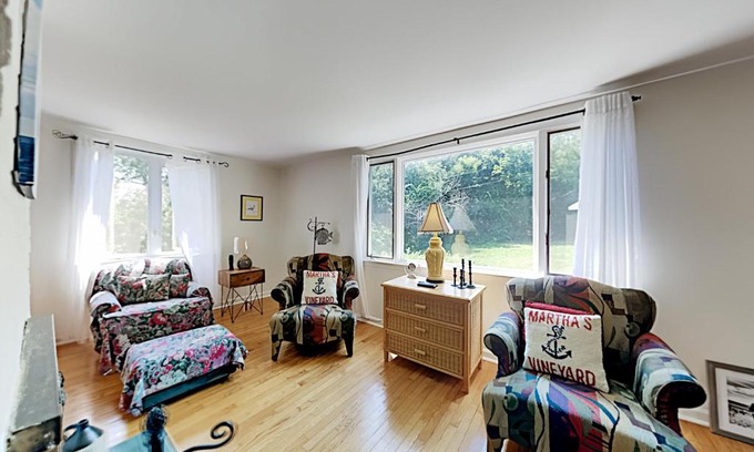 Oak Bluffs Casa | Oak Leaf Cape Cottage