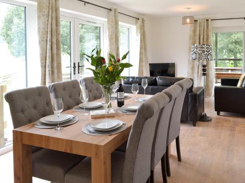 Binsted Casa | Oak Lodge