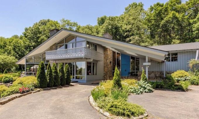 Torrington Casa | Oak Manor, a luxurious property on 6,6 acres.