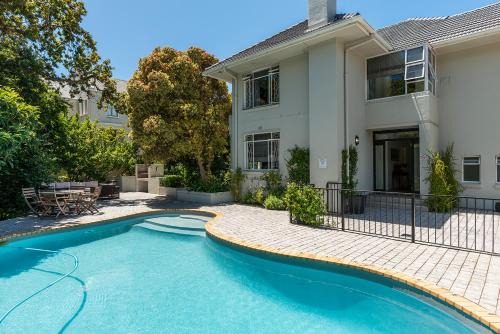 Claremont Casa | Oak Manor