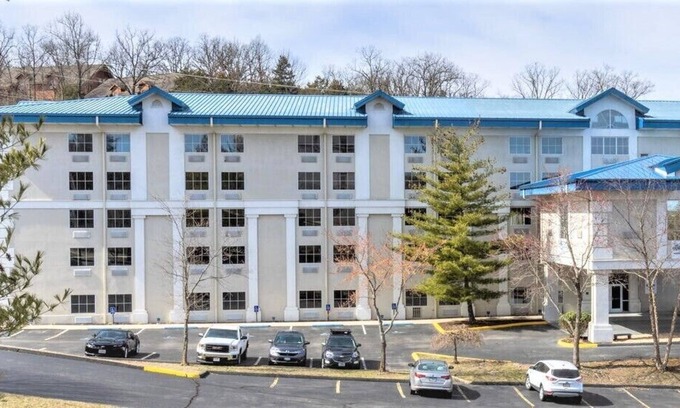 Branson Theater District Hotel | Oak Ridge at Branson