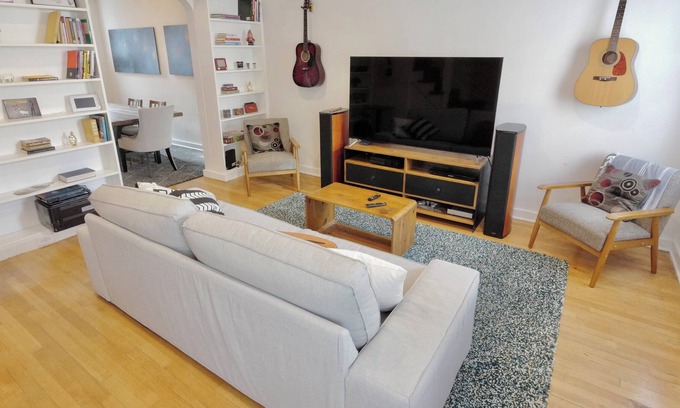 Mount Pleasant Casa | Oak St. Oasis Summary