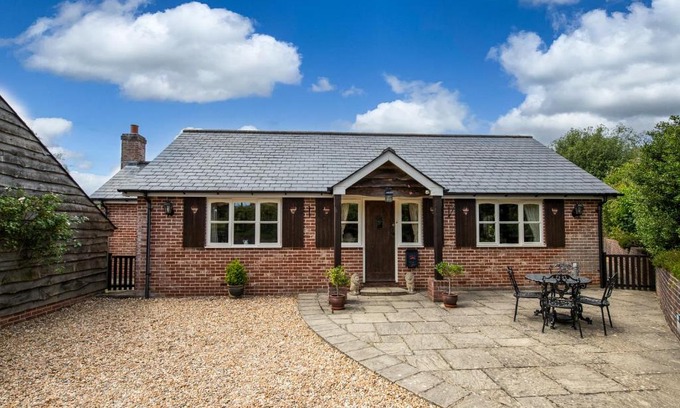 New Forest District Casa | Oak Tree Cottage, Charming, Rural New Forest Home