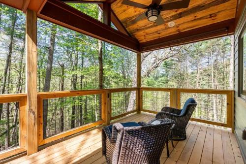 Marshall Otro | Oak Treehouse Cabin Rustic Luxury Near Asheville