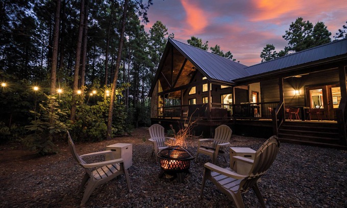 Pickens Casa | Oakhaven Fell - Couples Retreat - Sauna - Cold Plunge - Hot Tub