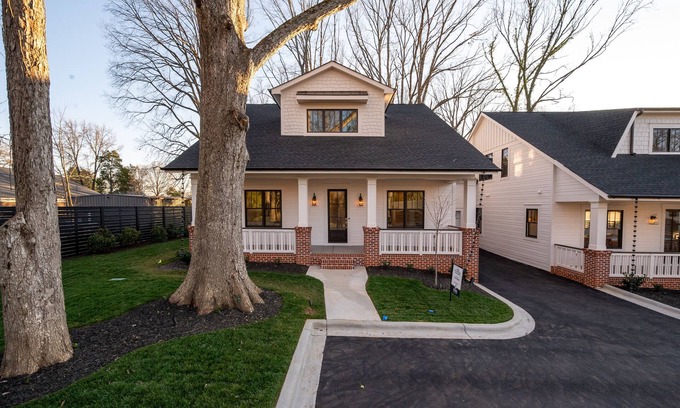 Oakhurst Casa | Oakhurst Neighborhood ~ Un crisol de artistas y emprendedores ~ Gourgeous