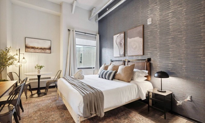 Fairmount Apartamento | Oaks Studio with Gym, Game Room, Pet Friendly
