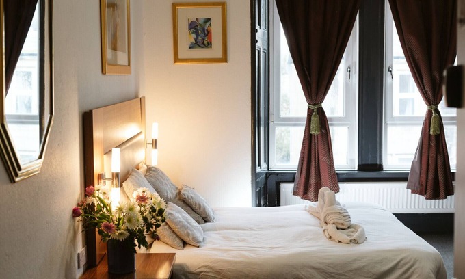 Paisley Cama Y Desayuno | Oakshaw Guesthouse - Cozy Double Room in a Central Location. R9