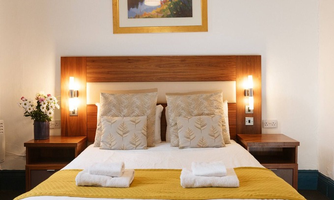 Paisley Cama Y Desayuno | Oakshaw Guesthouse - Cozy Double Room in a Central Location. R7