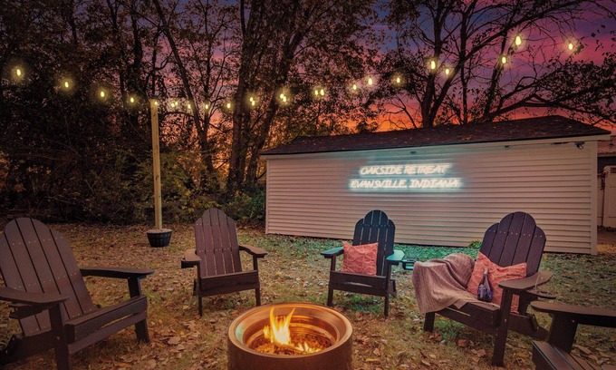 Evansville Casa | Oakside Retreat – Private Getaway with Huge Yard, Firepit and Game Room