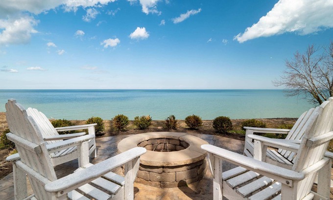Ashtabula Casa | Oakwood Beach - Lake Front - Geneva-On-The-Lake
