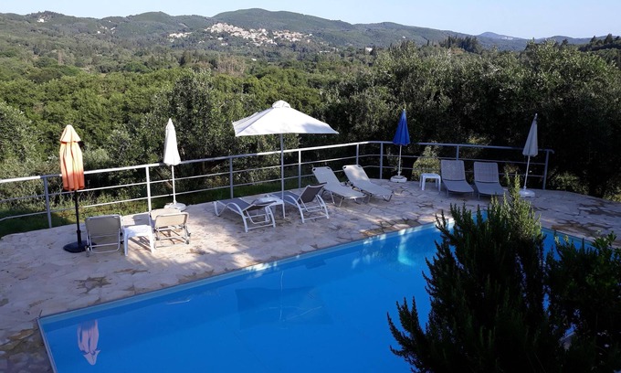 Giannades Casa | viviendo solo en el olivar, piscina, 3 km cerca del mar, lejos del turismo
