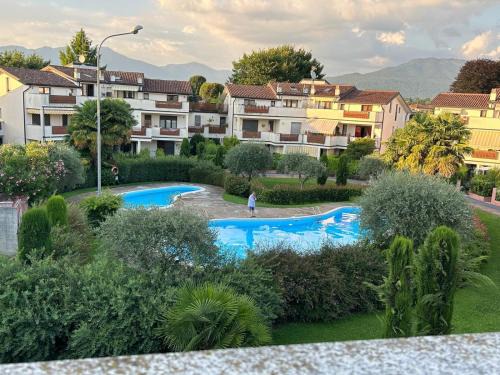 Brebbia Apartamento | Oasi Sole Laghi with Pool