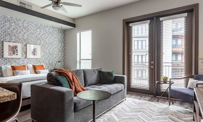 North Burnet Apartamento | Oasis at the Domain | Premium Studio in Austin