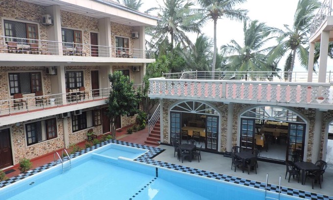 Negombo Hotel | Oasis Beach Resort