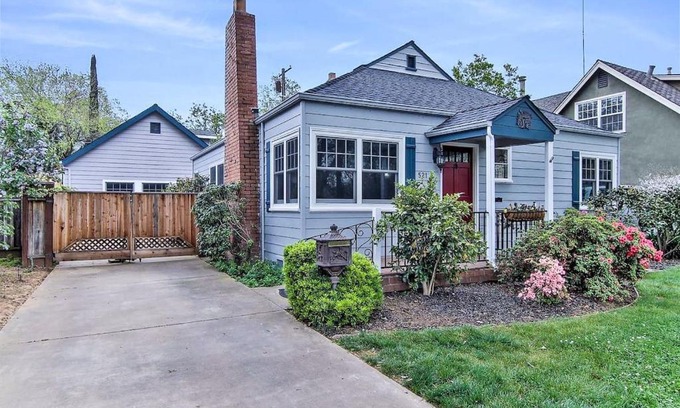 East Sacramento Casa | Oasis East Sac Charming Home with Saltwater Pool and Casita