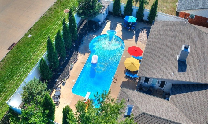 Central Oklahoma City Casa | Oasis @ Hefner - Glamorous 3BR with Radiant Pool