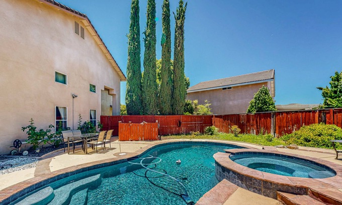 Lake Elsinore Casa | Oasis in Tuscany Hills | House in Lake Elsinore with a private pool & a hot tub