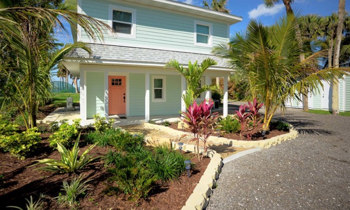Melbourne Beach Casa | OASIS Incredible Riverfront/ Ocean Duplex lower.