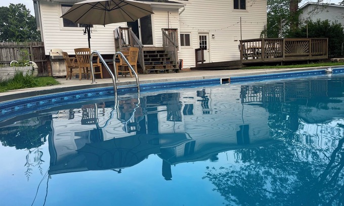 Strongsville Casa | Strongsville oasis inground pool 6 person hot tub, getaway close to it all
