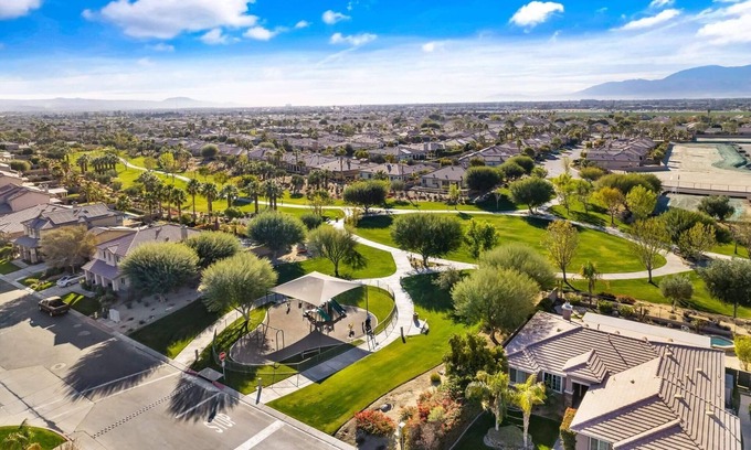 Paradiso Casa | Oasis of Coachella Valley 4-bedroom + 2 bath w/ fitness room, greenhouse & more
