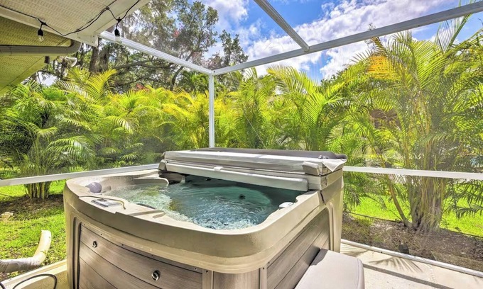 Venice Groves Casa | Oasis on Nightingale: Screened Pool & Near Beach
