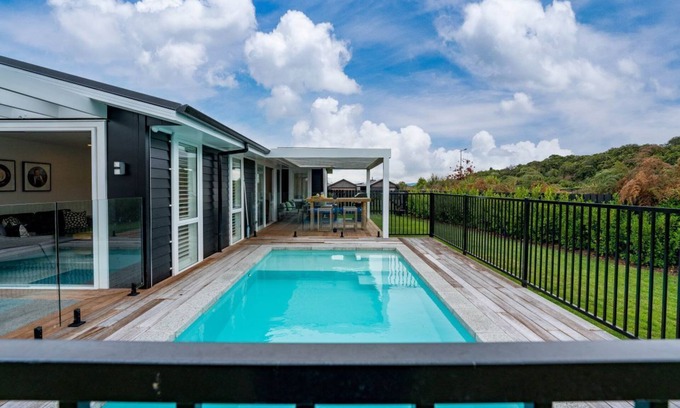 Kinloch Casa | Oasis on Okaia - Kinloch *Heated Pool**