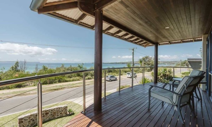 Vincentia Casa | Oasis on the Beach :: Al otro lado de la carretera de la playa, excelentes vistas de Jervis Bay