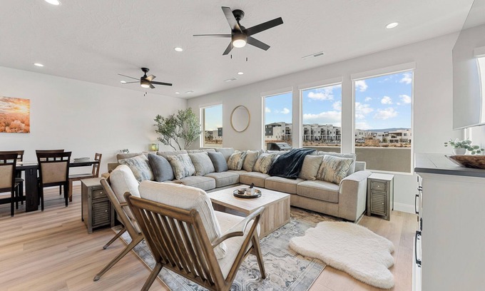 St. George Casa | Oasis Retreat: Desert Color Lagoon + Beaches, Private Hot Tub