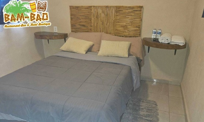 Área del bulevar Barra Vieja Hotel | Oasis room, double bed, access to Acapulco Diamante beach, breakfast included.