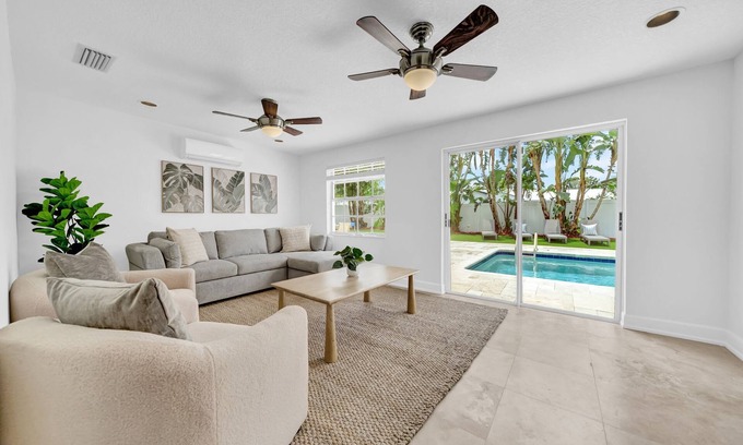 Bay Crest Park Casa | Oasis49 | spacious 4-bedroom getaway with pool!