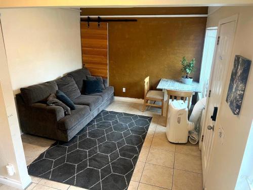 Ocean Beach Apartamento | OB Getaway Fenced Yard, Walk to Beach & Cafes