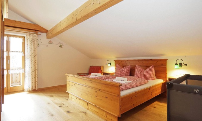 Segeten Apartamento | "Obere Stube" vacation apartment with balcony and view over the beautiful low mountain range