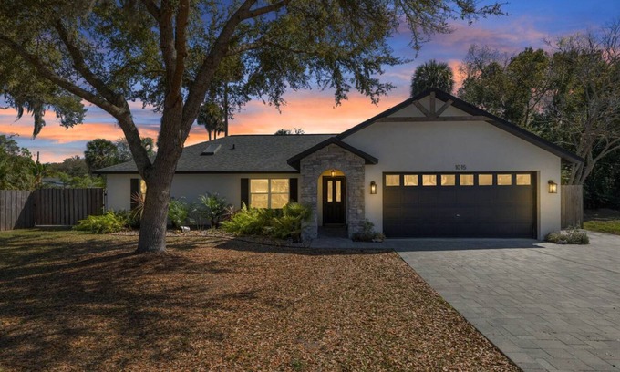 Historic District Casa | Ocala Starlit Family Retreat with Hot Tub and Fire Pit