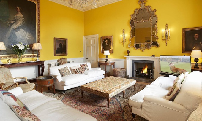 Wolterton Casa | Ocupando un ala de una impresionante casa georgiana de Palladio está el ala este.