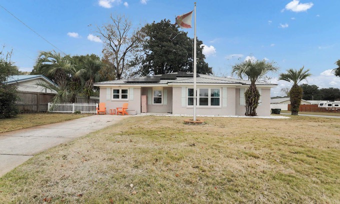 Fort Walton Beach Casa | Ocean | 5 Beds, Pickleball, Arcade, Grill & Beach!