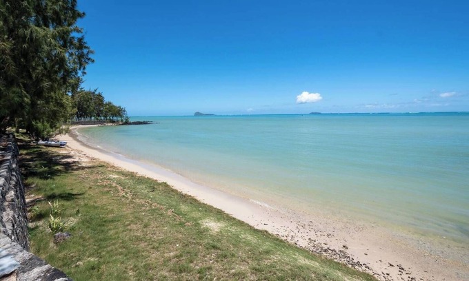 Grand Gaube Apartamento | OCEAN apartment, waterfront, Grand Gaube